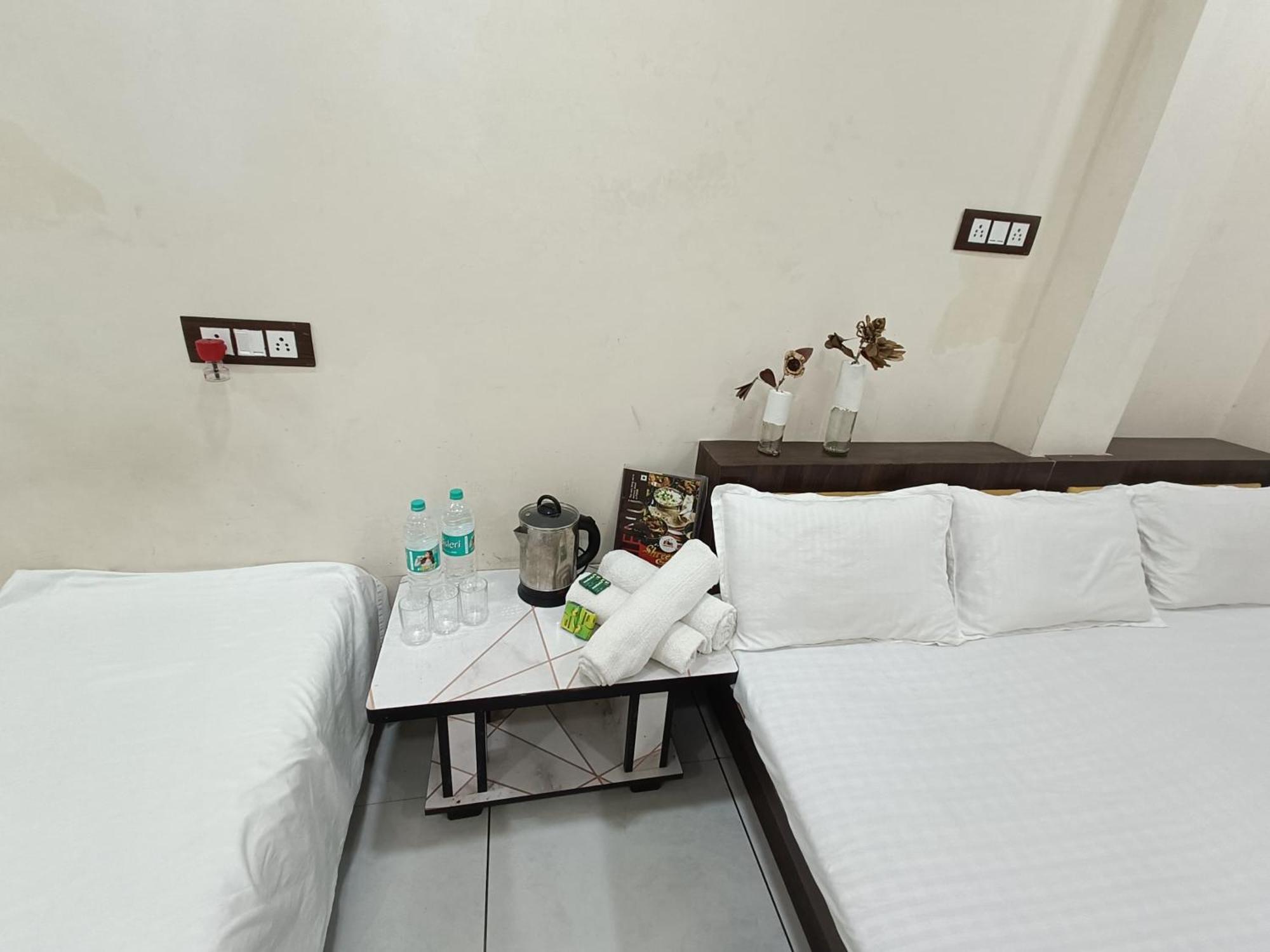 Treebo Yatri Grah Kshipra T Hotel Ujjain Exterior foto