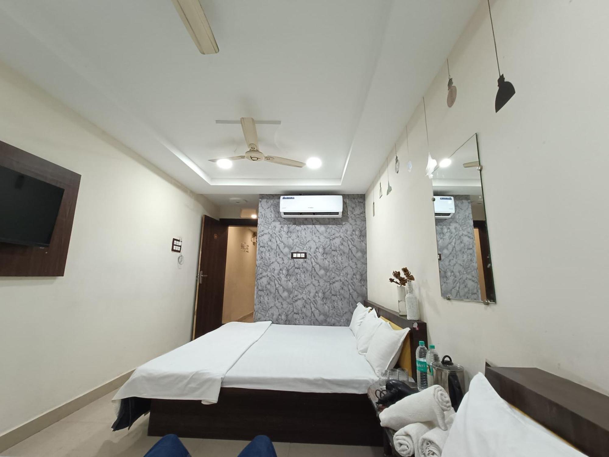 Treebo Yatri Grah Kshipra T Hotel Ujjain Exterior foto