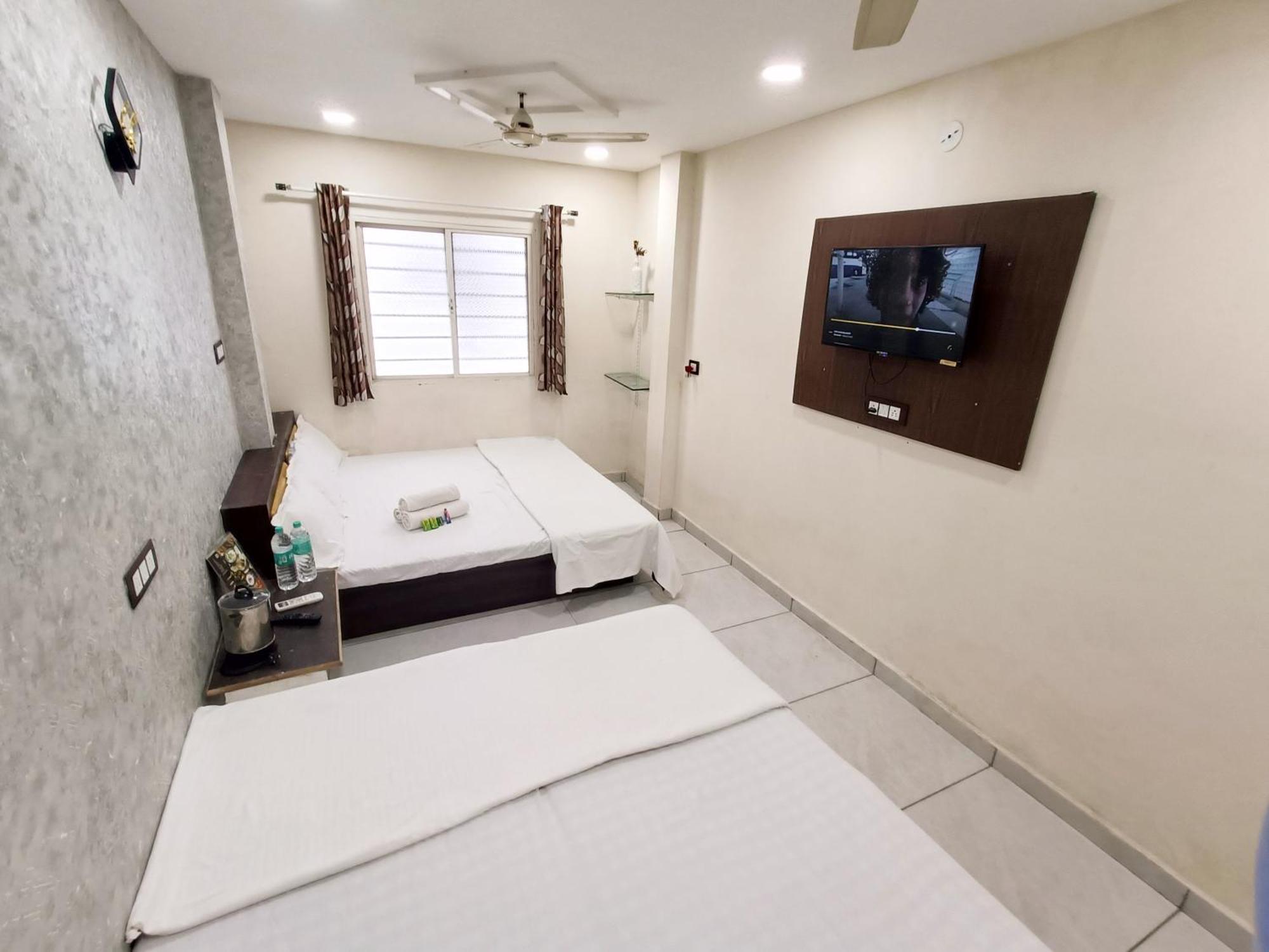 Treebo Yatri Grah Kshipra T Hotel Ujjain Exterior foto